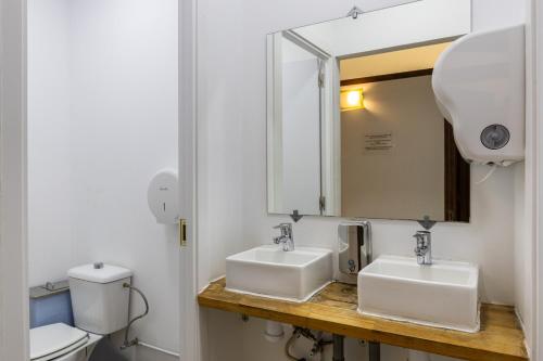 Ένα μπάνιο στο El Josemari Youth Hostel - Albergue Juvenil