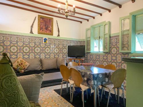a living room with a table and a couch at Dar Statia 4 vue mer cité portugaise in El Jadida