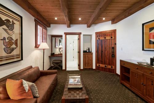 a living room with a couch and a table at Rancho Caymus Inn in Rutherford