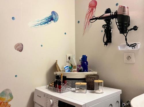a room with a hair dryer and a microphone on a wall at Comme à la maison 10mn du Stade de France in Aubervilliers