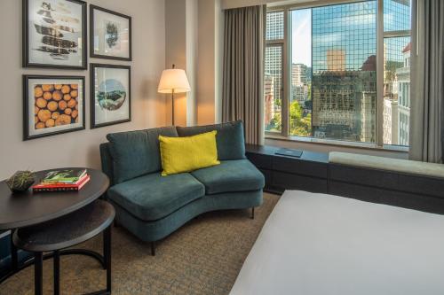 Posezení v ubytování The Duniway Portland, A Hilton Hotel