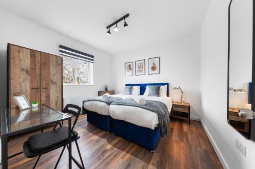 a bedroom with a king sized bed and a glass table at 20 Percent Off-Sleeps 11-Central-Games-Free Parking in Southampton