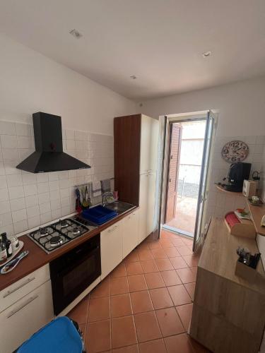 a kitchen with a stove top oven next to a door at La casetta della Letizia in Mondello