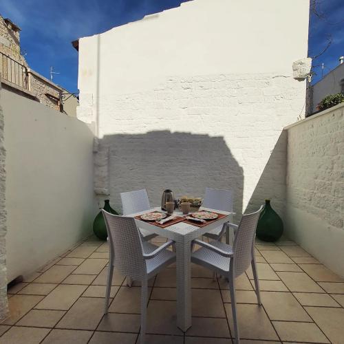 a table and chairs sitting on a patio at La casetta di zia Giuseppina in Alberobello