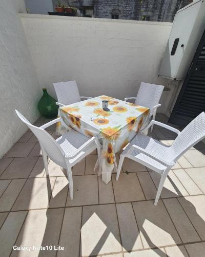 a table and four chairs on a patio at La casetta di zia Giuseppina in Alberobello