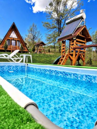 Bazen v nastanitvi oz. blizu nastanitve Stelele Coziei