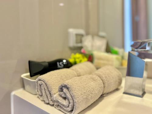 Katil atau katil-katil dalam bilik di Club Royal Condominium Wongamat 1 bedroom on the first line of the sea