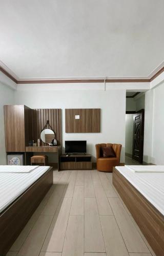 a living room with two beds and a couch at Cường Thịnh Hotel in Na Dao Tổng