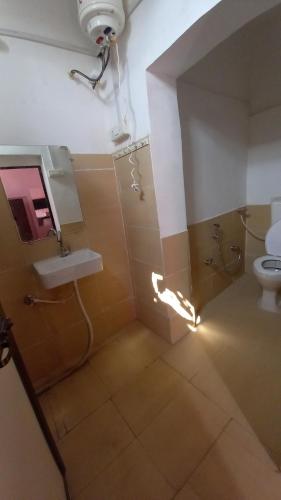 Bilik mandi di THUBE Saheb B&B