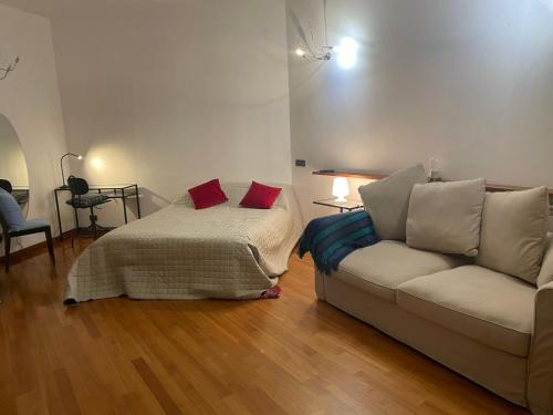 a living room with a couch and a bed at LOFT 11 - Anja's Talot in Monza