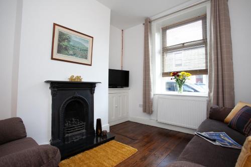 TV a/nebo společenská místnost v ubytování Spacious 3 bedroom Cottage in Whalley