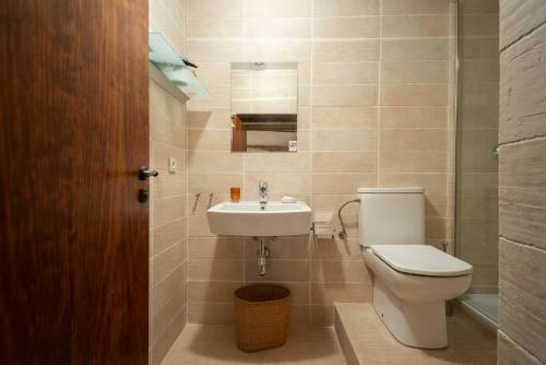 Ванная комната в Mas Coquells Rural - Habitació doble amb bany i terrassa privada
