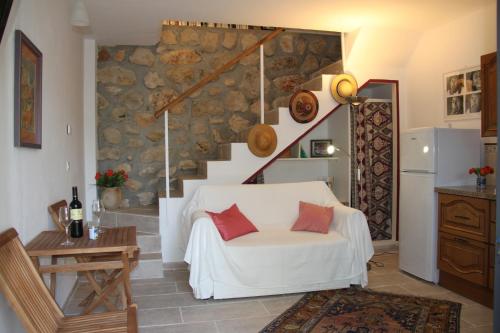 a living room with a white couch and stairs at Casa Christa in Alfarnate
