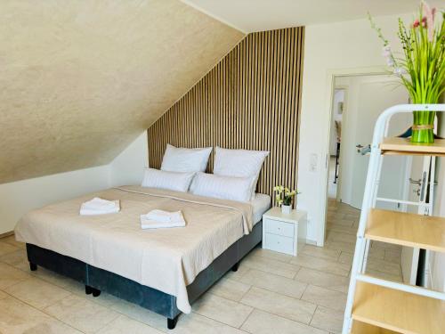 a bedroom with a bed with two towels on it at Modern Wohnen mit SmartTV, Arbeitsplatz und Küche in Bad Oeynhausen
