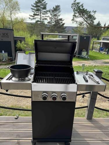 a barbecue grill with a pan on top of it at *NEU* Tiny-House am Humboldtsee in Salzhemmendorf