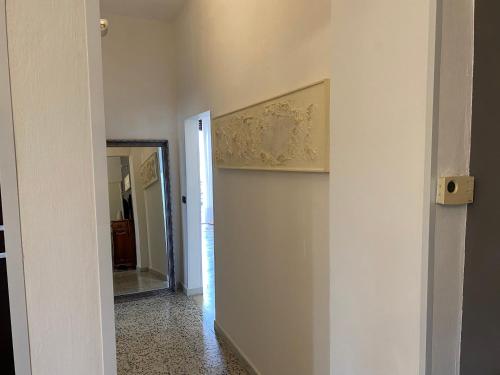 a hallway with a painting on a wall at Casa d'artista in Val di Chiana in Sinalunga