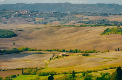 an aerial view of the rolling hills and fields at Casa d'artista in Val di Chiana in Sinalunga