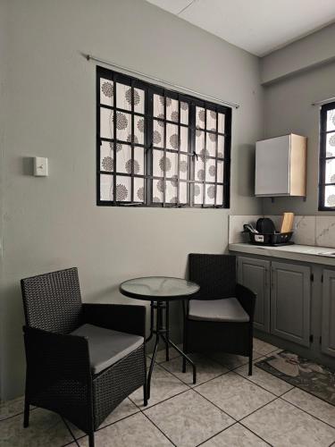 Kuchyň nebo kuchyňský kout v ubytování 2br Apt in St Helena - 6mins from the airport Perfect for short and long stays