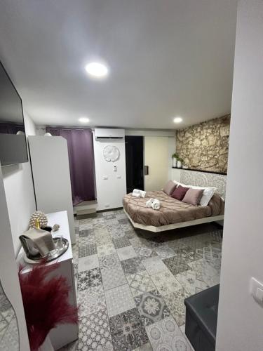 a bedroom with a bed and a couch in a room at Brimiky House in Siracusa