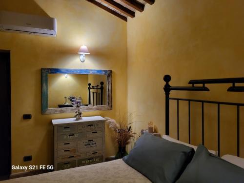 Ένα ή περισσότερα κρεβάτια σε δωμάτιο στο Casale I Pioppi