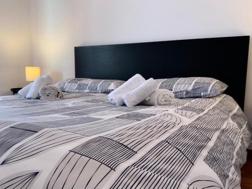 a large bed with pillows on top of it at Tenuta Kiwi dell’Etna in Milo