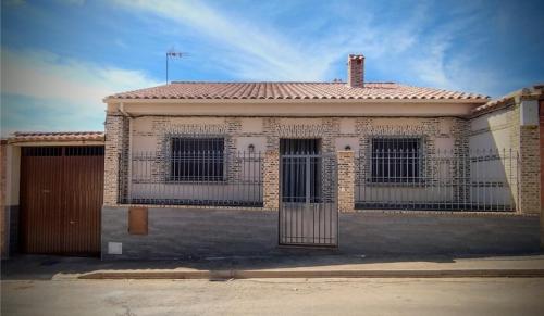 Το κτήριο όπου στεγάζεται  η παραθεριστική κατοικία