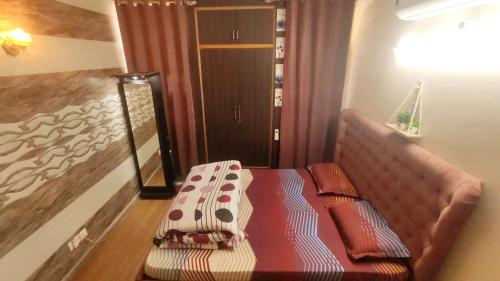 a couch in a living room with a table at Boutique Stay for Family On Manali Expressway in Lāndrān