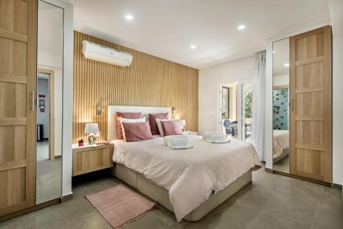 Oura Sunset Apartement