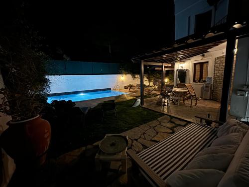 The swimming pool at or close to Bodrum Merkezde Müstakil Havuzlu Villa