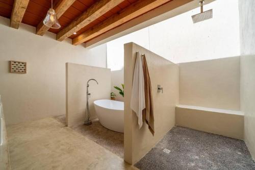 Phòng tắm tại Villa Mandarina San Pancho