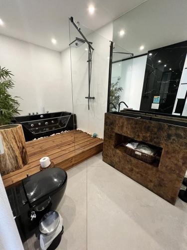 Ένα μπάνιο στο CASA DOS CATOS