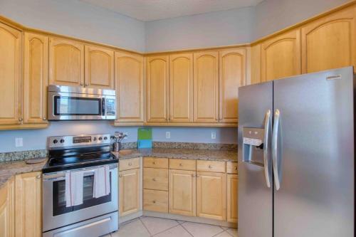 Dapur atau dapur kecil di Sunny & bright - cute 1 BR apt in historic SPR