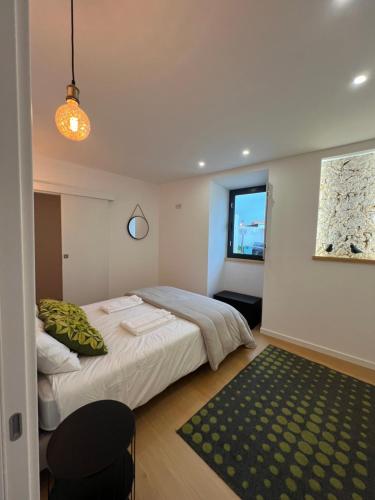 A bed or beds in a room at Casa da Calvaria