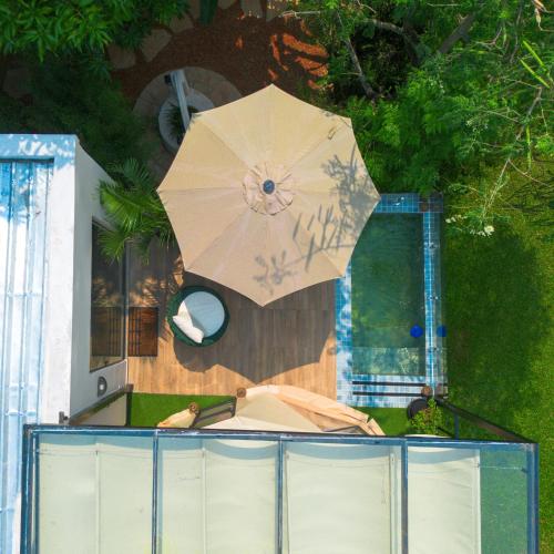 an overhead view of an umbrella next to a swimming pool at Quinta La Paloma in Itauguá