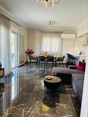 Flev's House with Jacuzzi & Rooftop BBQ