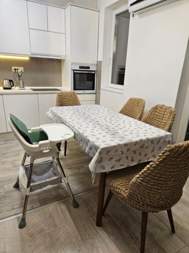 a kitchen with a table and chairs in a room at Villa Hris I WiFi-Netflix in Skopje