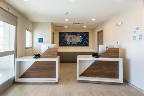 Katil atau katil-katil dalam bilik di Holiday Inn Express & Suites Englewood - Denver South by IHG