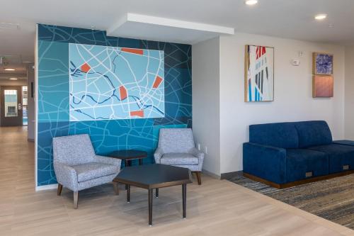 Ruang duduk di Holiday Inn Express & Suites Englewood - Denver South by IHG