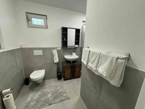 Ванна кімната в Aparthotel Infinity