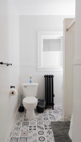 Ένα μπάνιο στο Port Huron Temp Stays - Apartment 2