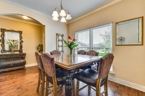 Φωτογραφία από το άλμπουμ του Baton Rouge Retreat with Patio, Grill and Fire Pit! σε Μπατόν Ρουζ