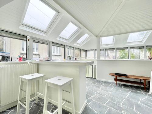 Photo de la galerie de l'établissement LA VILLA AU DUC - Standing - Jardin Clos - Plein Centre Ville !, à Quimper