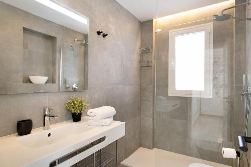 a bathroom with a sink and a shower at La Marina in Puerto del Carmen