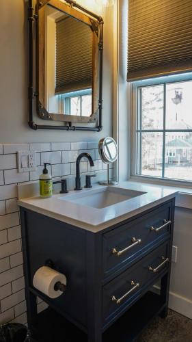 Un baño de Old Mill Inn