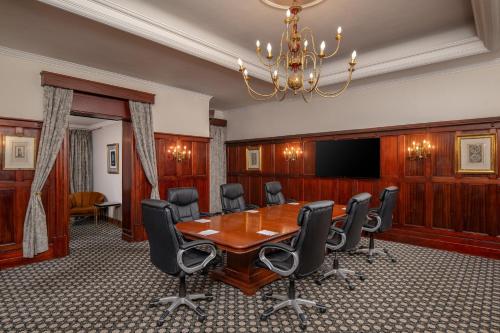 Holiday Inn - Johannesburg Sunnyside Park by IHGにあるビジネスエリアまたは会議室
