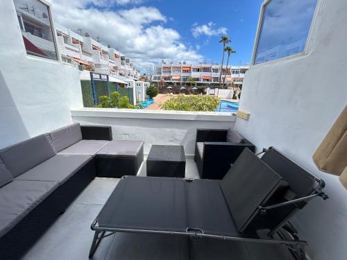 Sunny Apt with terrace coastal area South Arona