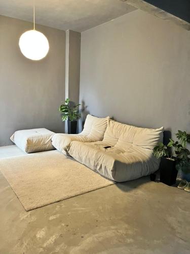 a white couch sitting in a room with plants at الشيخ زايد in Sheikh Zayed