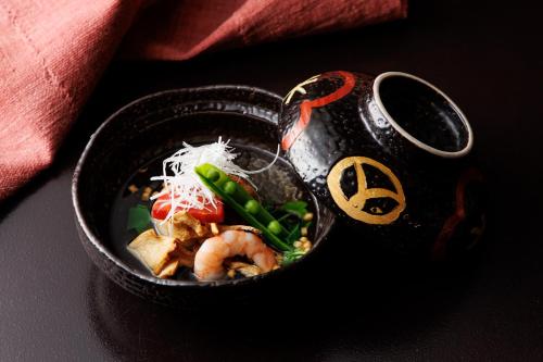 旅館の敷地内または近くでの食事または食べ物