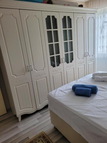 Katil atau katil-katil dalam bilik di Meyra apart