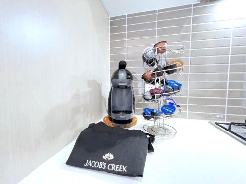Fitness centrum a/nebo fitness zařízení v ubytování Brilliant Berwick Home Smart TV Garage Parking